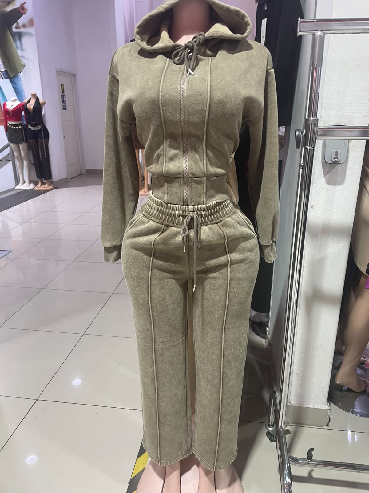 Conjunto polerón + pantalón Prelavado
